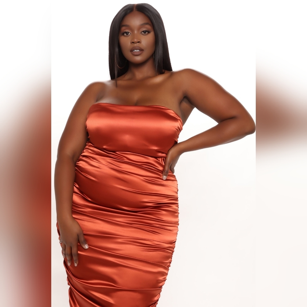 Fashion nova  ruched side dress